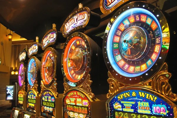 ide slot Big Time Gaming live-dealer studio with professional HD cameras and multilingual dealer team