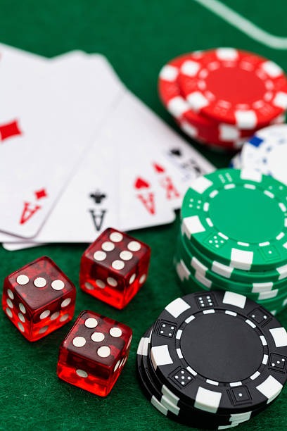 ide slot live dealer at French Roulette table with professional lighting