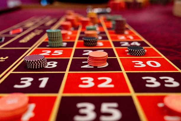 Roulette wheel spin and outcome display